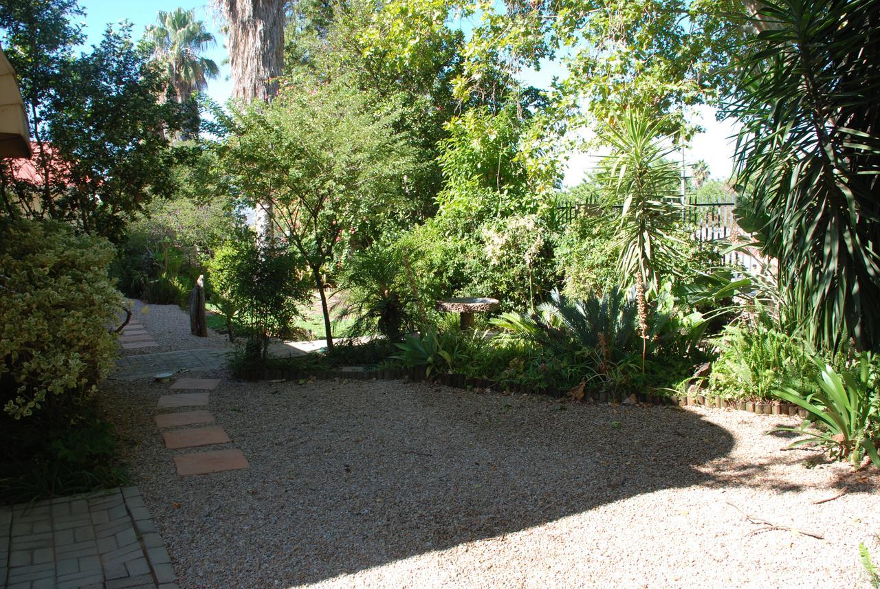 86 On Langenhoven Bed & Breakfast Oudtshoorn Extérieur photo